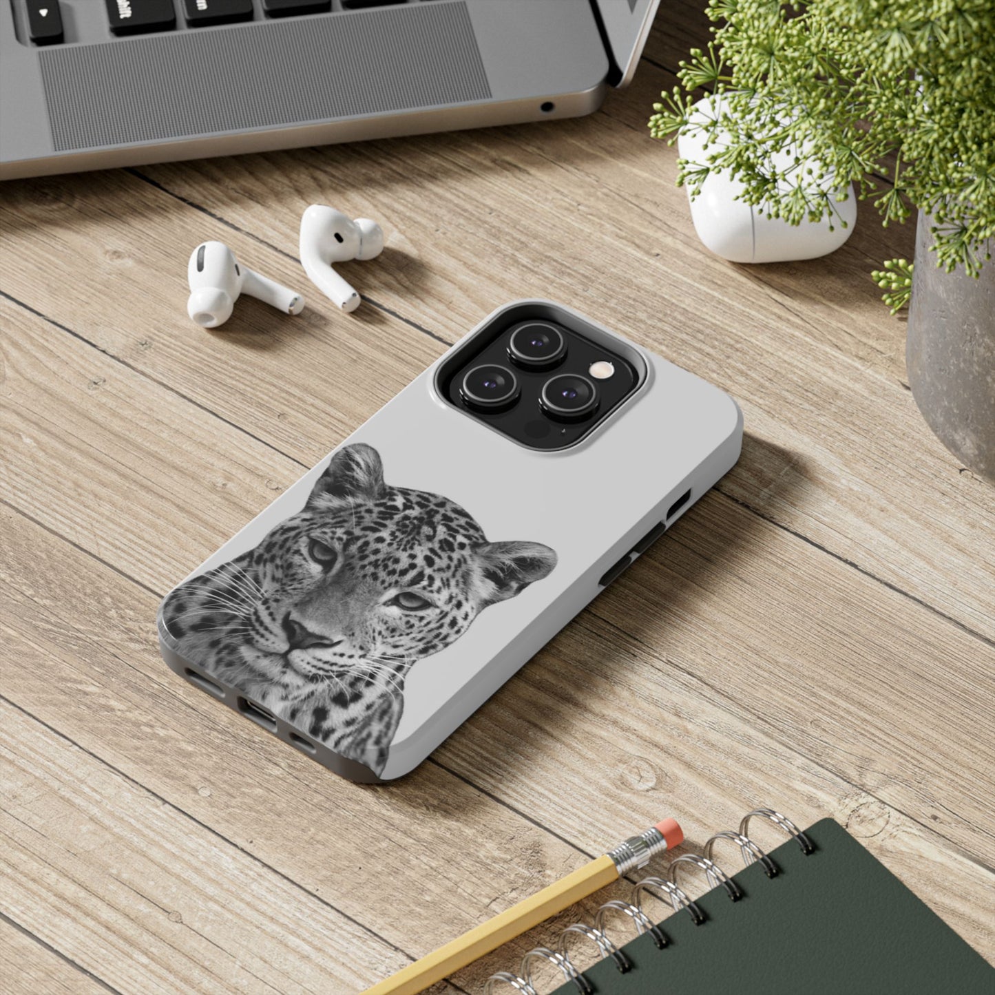 Stylish Tough Phone Case with Majestic Leopard Design