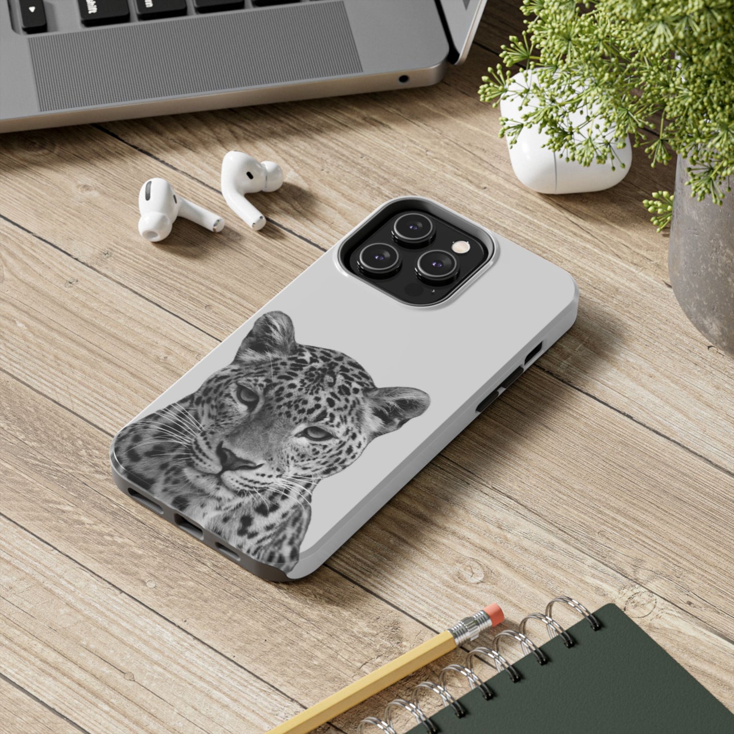 Stylish Tough Phone Case with Majestic Leopard Design